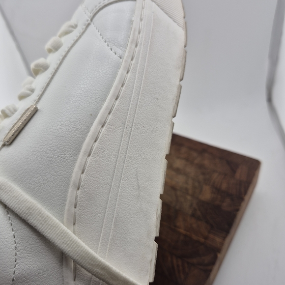 Dr. Scholl's White and Gold Athletic Shoes - Picture 10 of 10